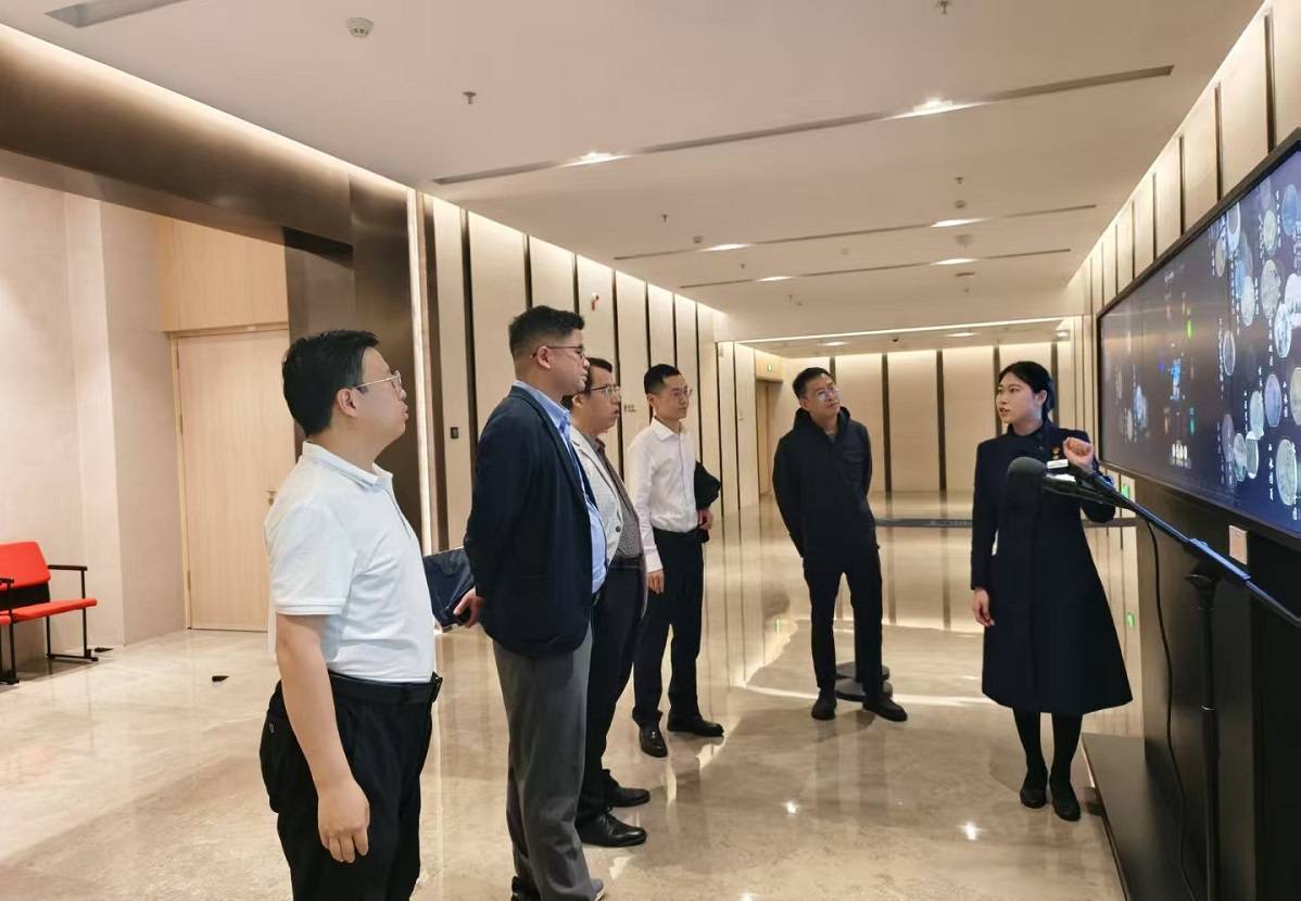 参观2.jpg