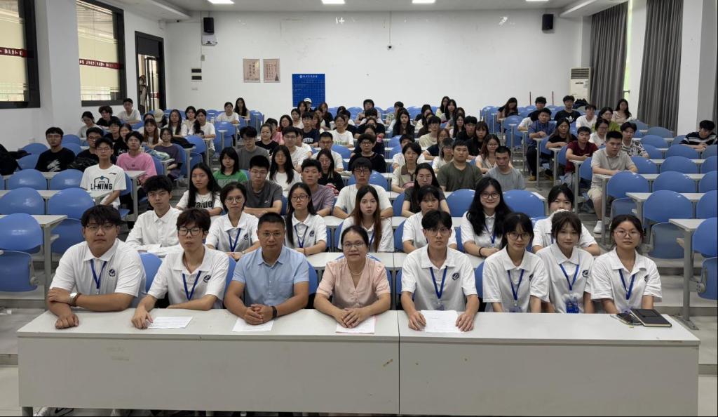 教务处召开2025年秋季新学期教学信息员工作例会