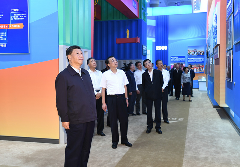 9月23日,党和国家领导人习近平、李克强、汪洋、王沪宁、赵乐际、韩正、王岐山等在北京展览馆参观“伟大历程 辉煌成就——庆祝中华人民共和国成立70周年大型成就展”。新华社记者 谢环驰 摄