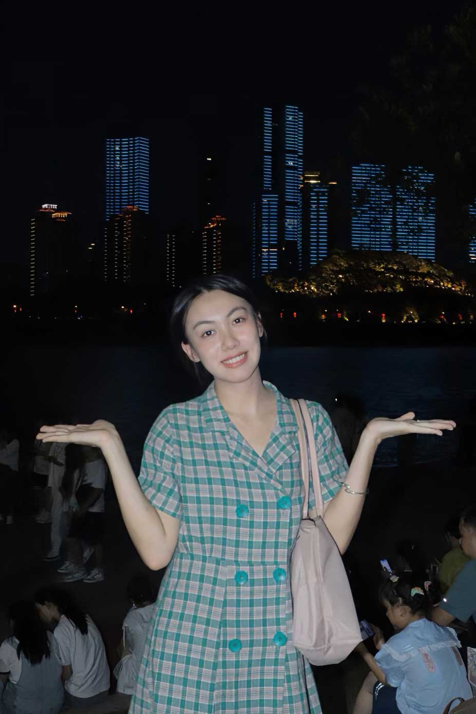 黄婧雄